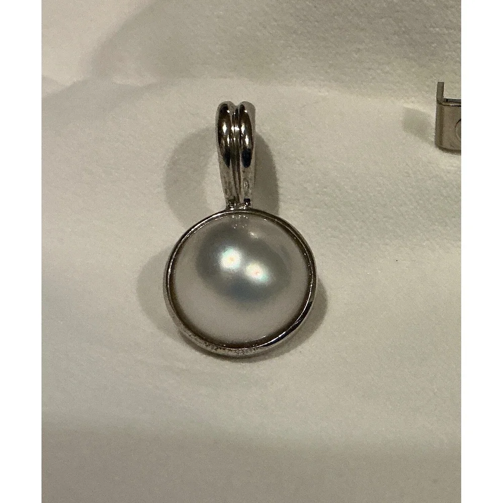 Sterling Silver Round Mother of Pearl Pendant 925 Fashion Jewelry